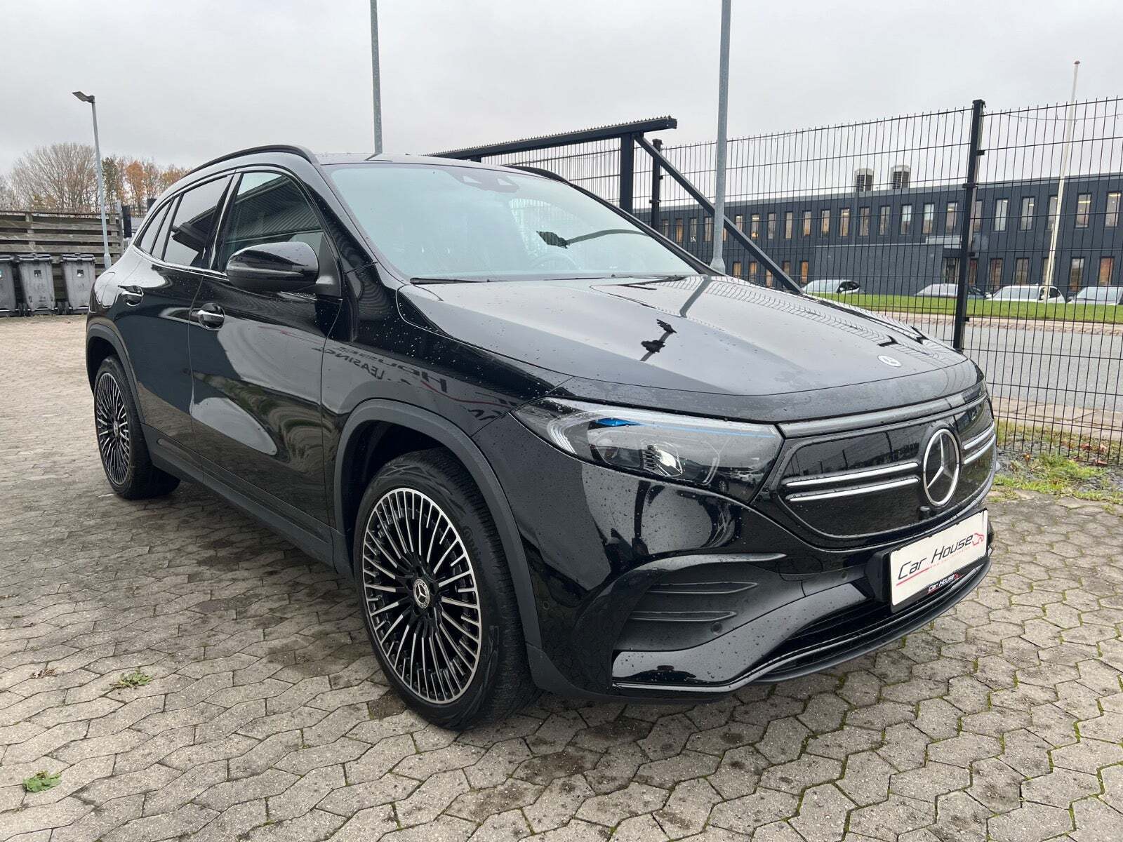 Sort Mercedes EQA250+ fra 2023