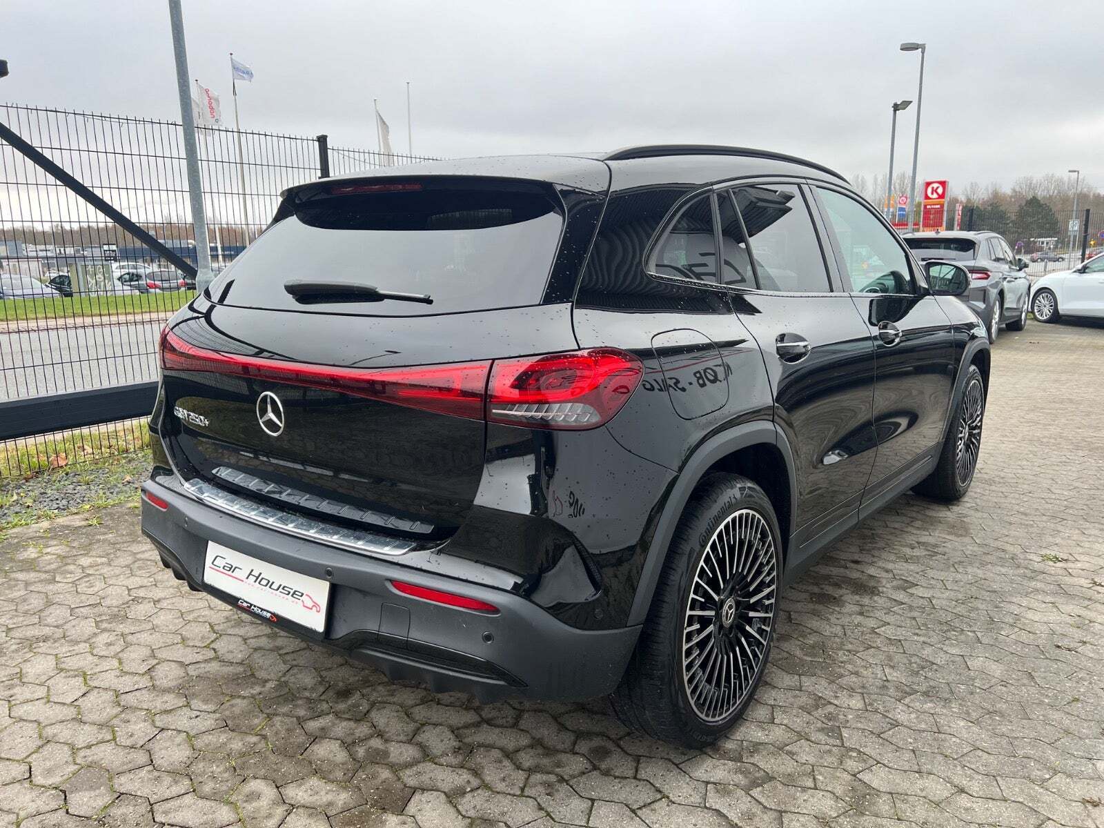 Sort Mercedes EQA250+ fra 2023