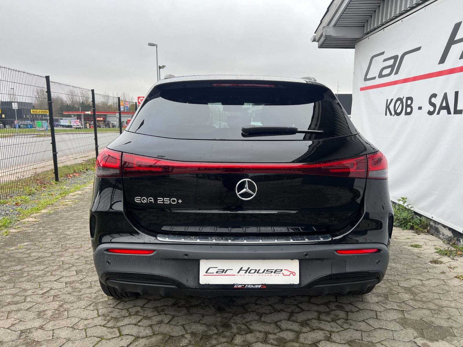 Sort Mercedes EQA250+ fra 2023