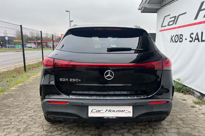 Sort Mercedes EQA250+ fra 2023