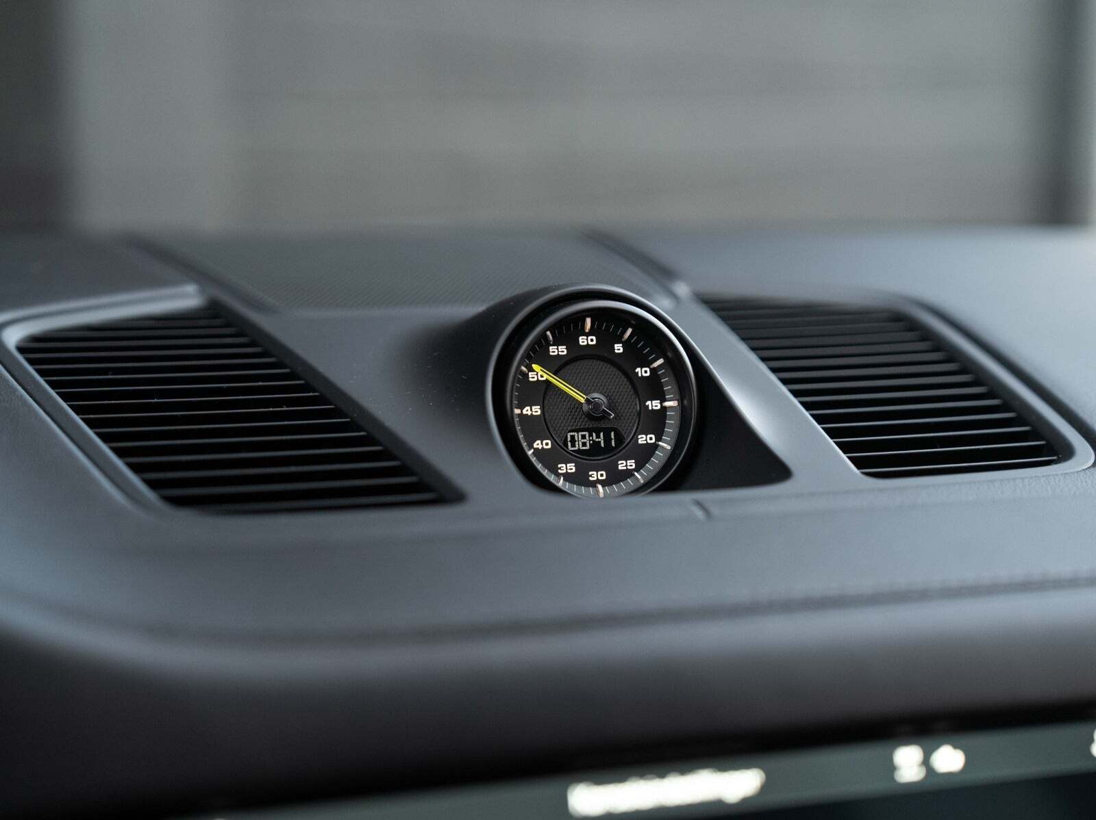 Grå Porsche Cayenne Turbo S fra 2019