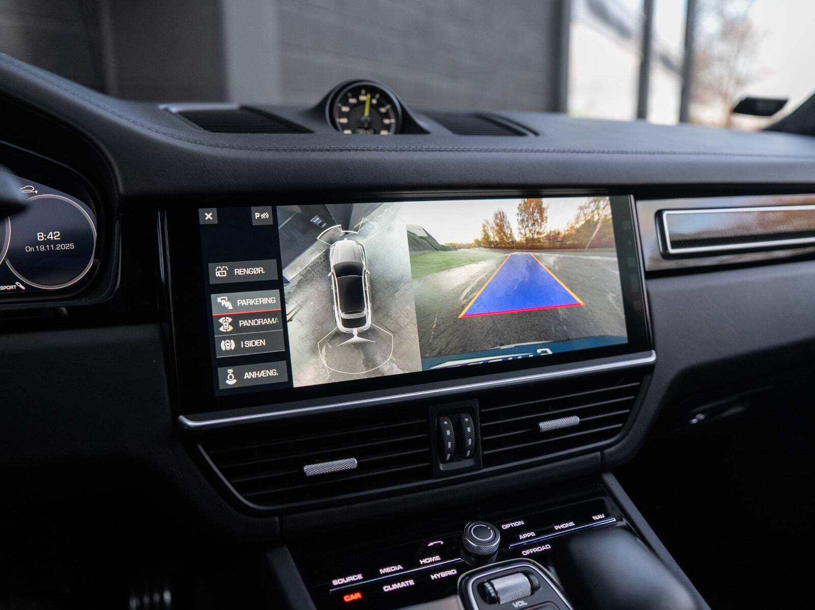 Grå Porsche Cayenne Turbo S fra 2019