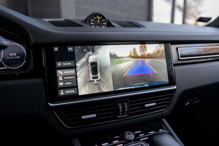 Grå Porsche Cayenne Turbo S fra 2019
