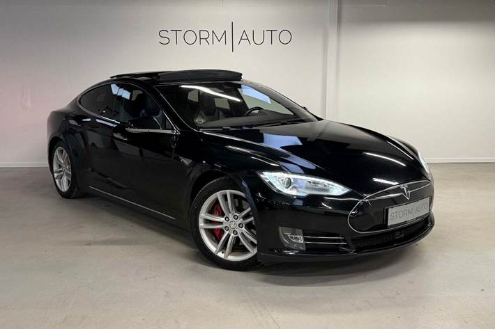 Sort Tesla Model S fra 2015