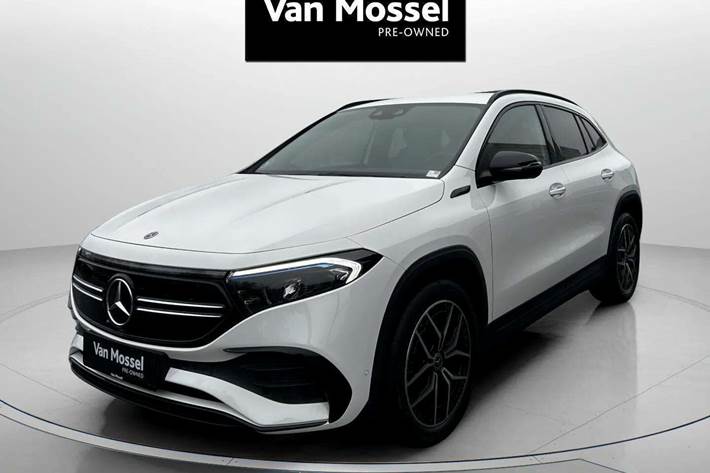 Hvid Mercedes EQA250 fra 2021 set udefra