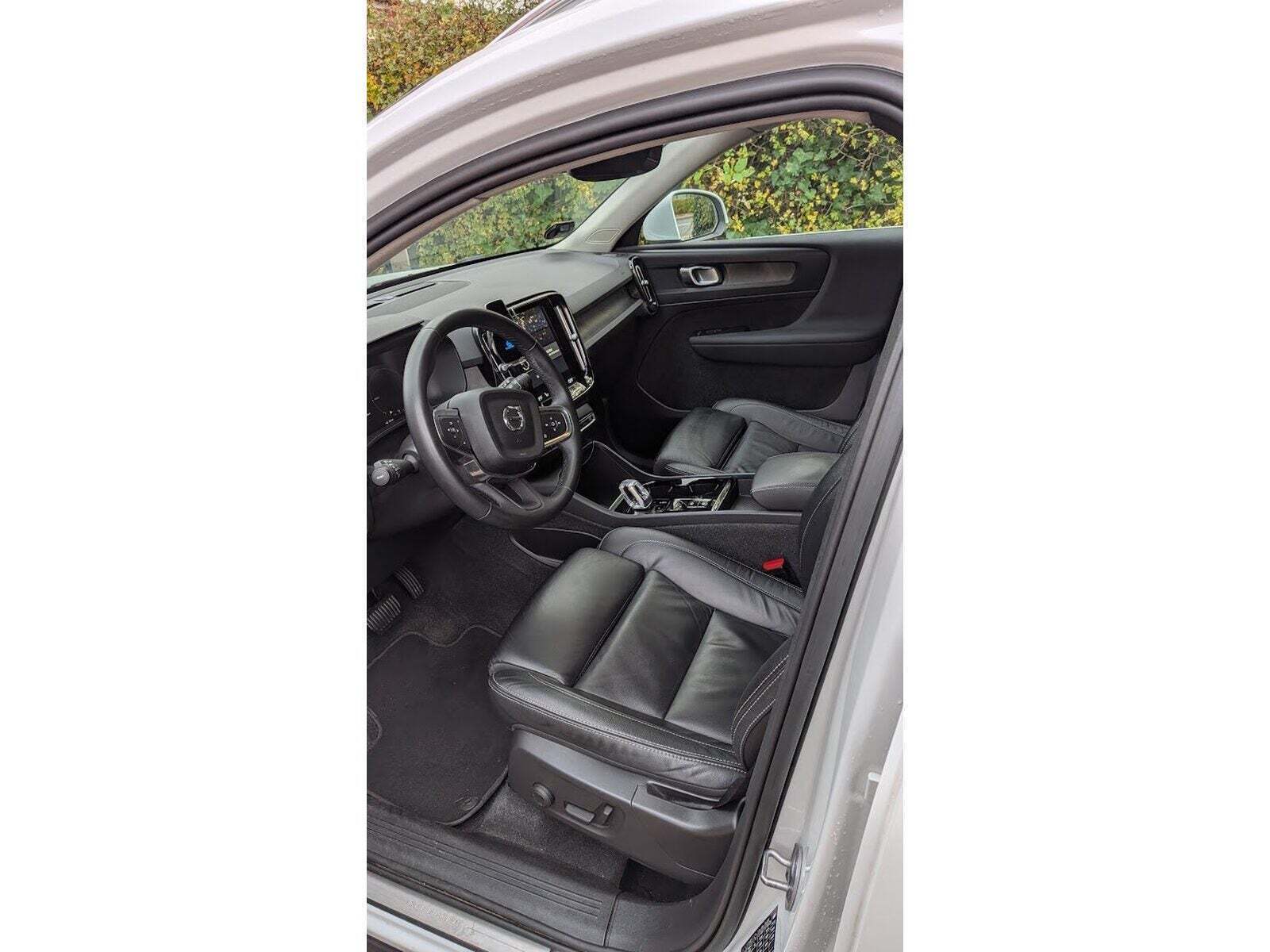 Hvid Volvo XC40 fra 2023