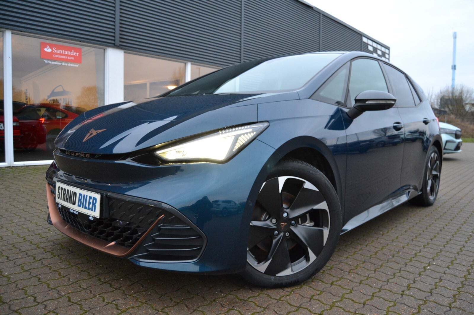 Blå Cupra Born fra 2023
