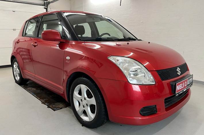 Rød Suzuki Swift fra 2007