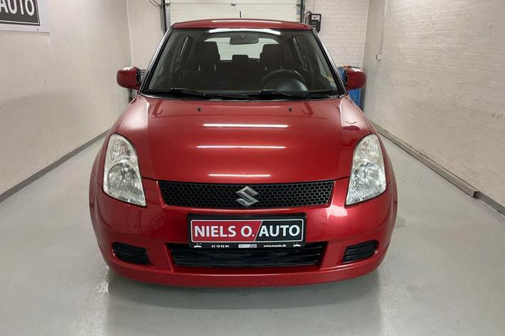 Rød Suzuki Swift fra 2007