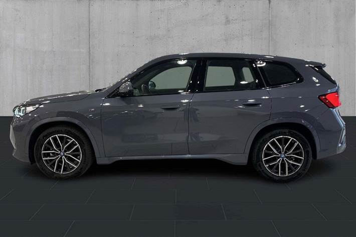 Sort BMW iX1 fra 2024