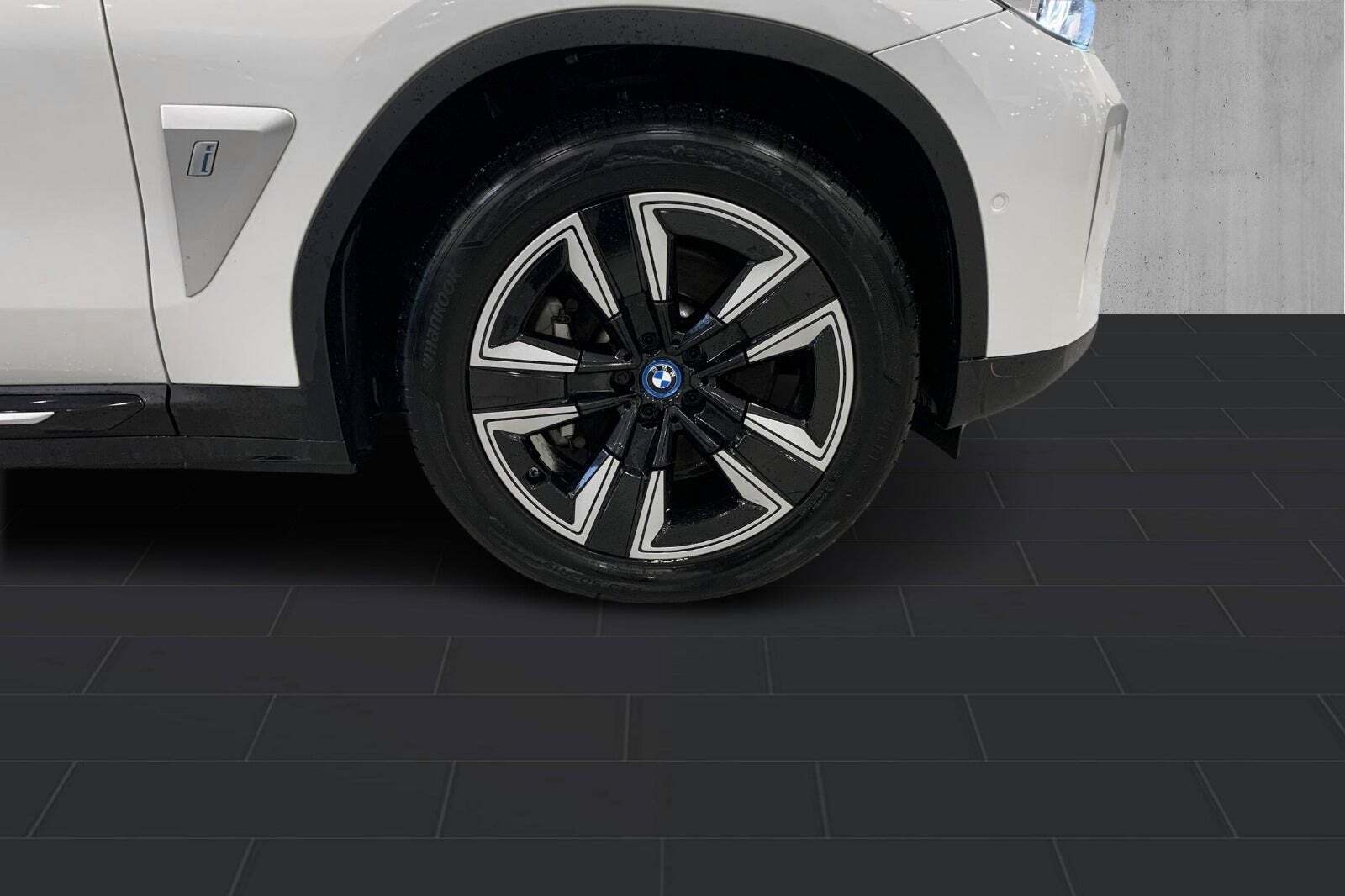 Hvid BMW iX3 fra 2021