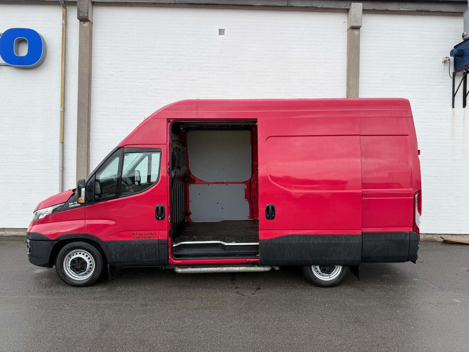 Rød Iveco Daily fra 2020