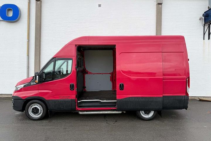 Rød Iveco Daily fra 2020