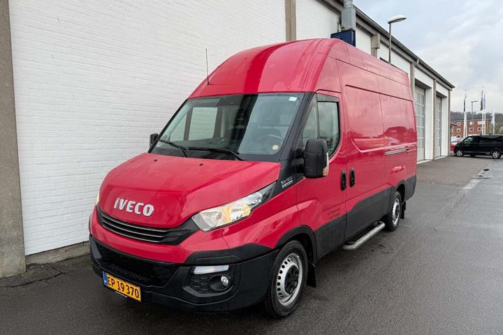 Rød Iveco Daily fra 2020