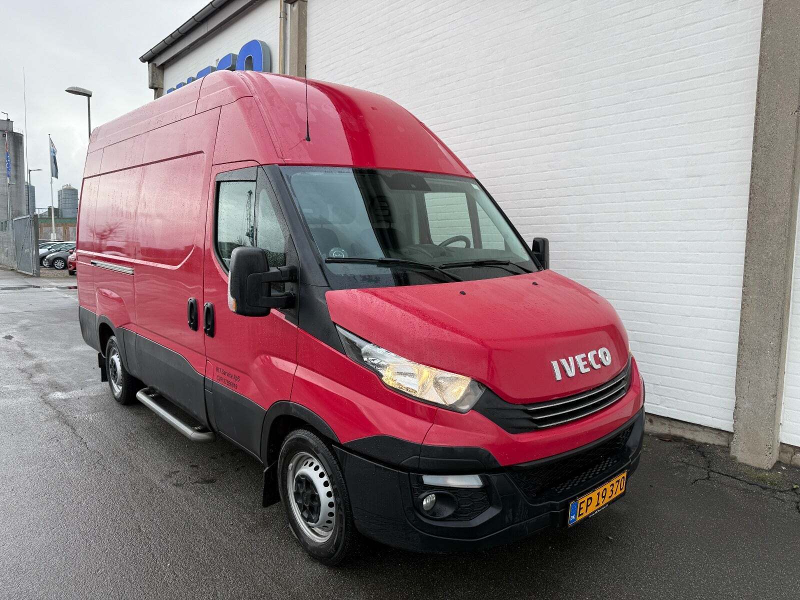 Rød Iveco Daily fra 2020