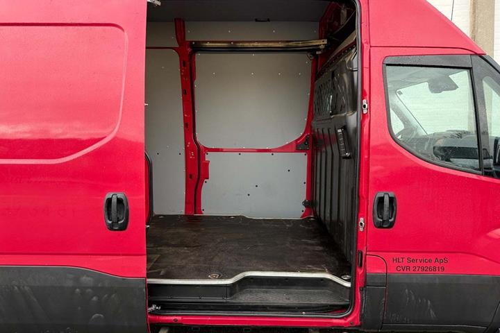 Rød Iveco Daily fra 2020