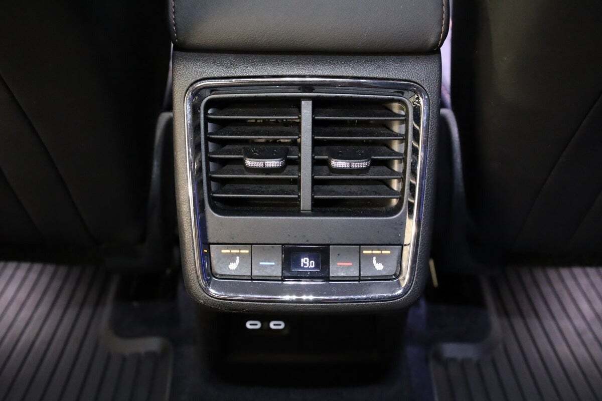 Hvid Skoda Enyaq fra 2021