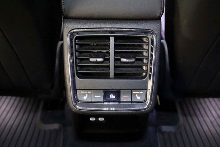 Hvid Skoda Enyaq fra 2021