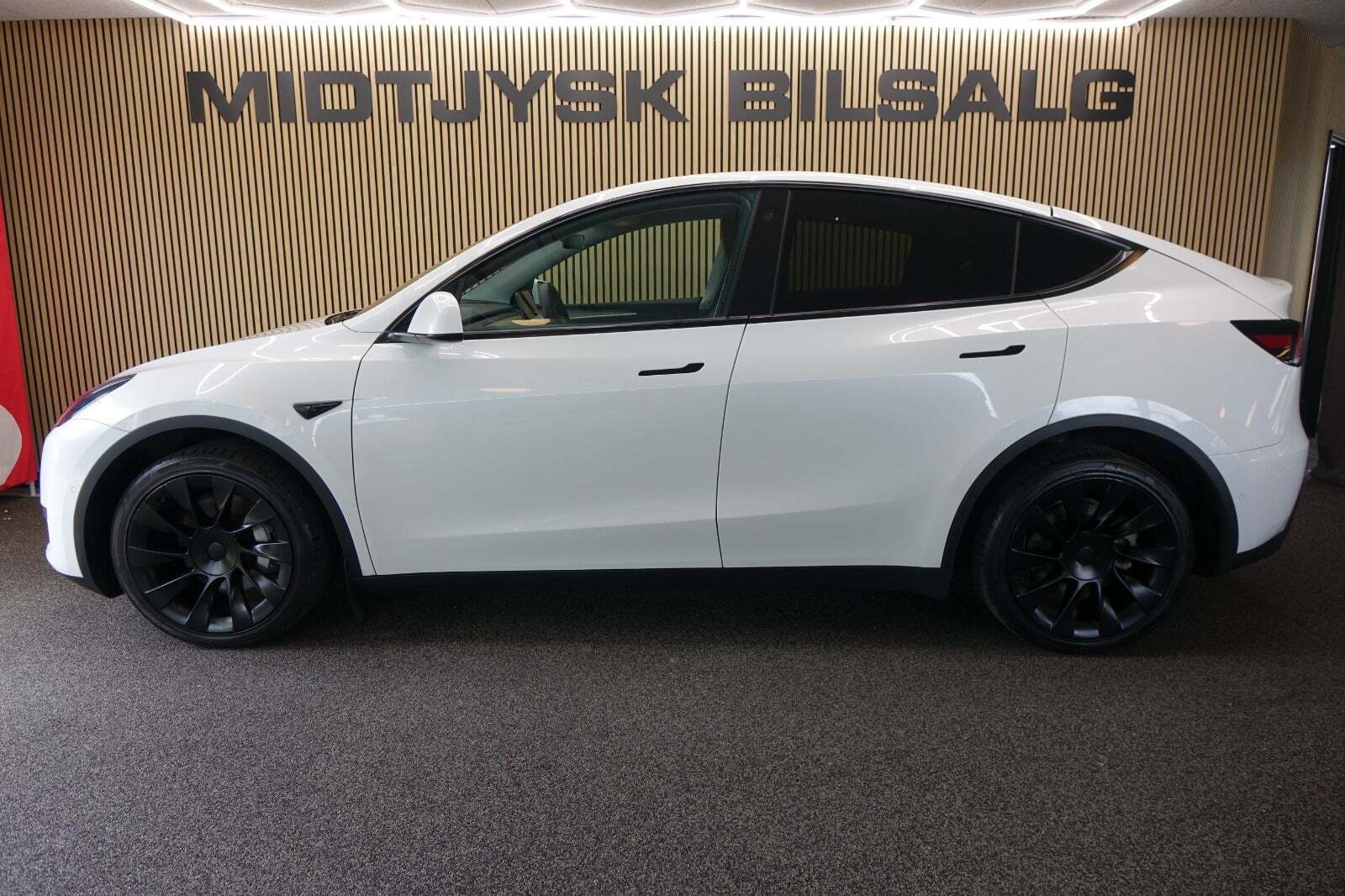 Tesla Model Y Long Range AWD