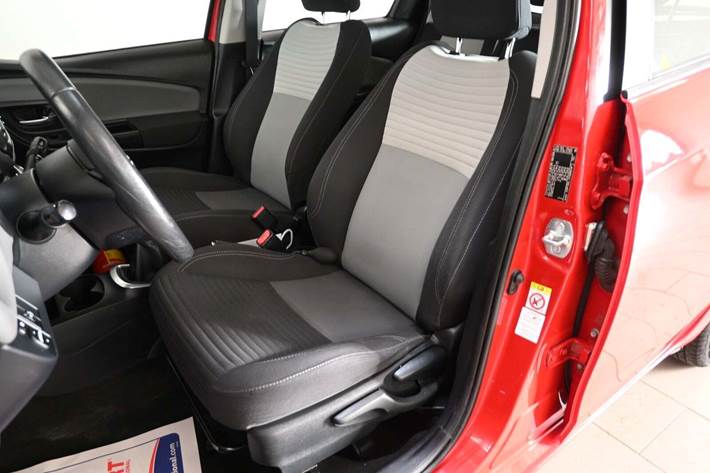 Rød Toyota Yaris fra 2019