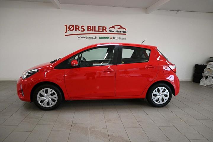 Rød Toyota Yaris fra 2019