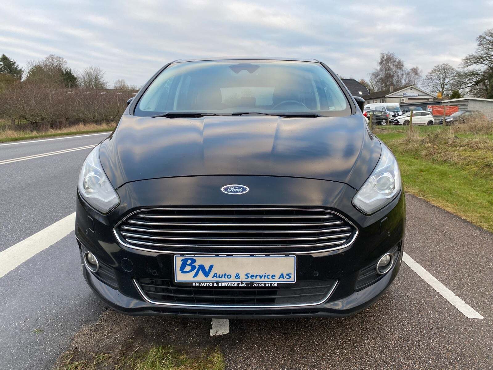 Sort Ford S-MAX fra 2016