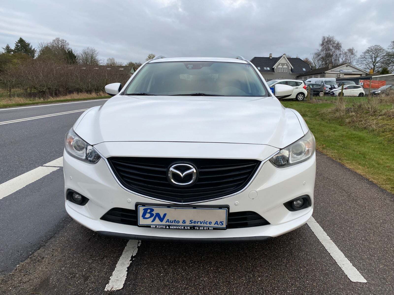 Hvid Mazda 6 fra 2014