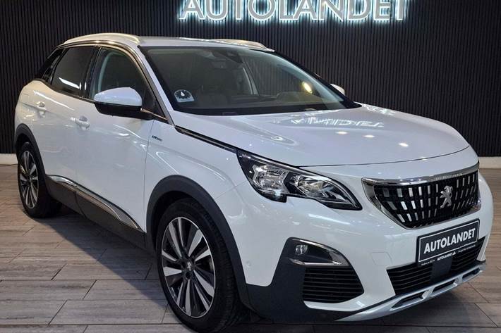 Hvid Peugeot 3008 fra 2021 set udefra