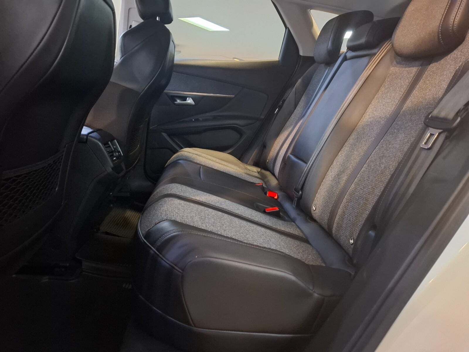 Hvid Peugeot 3008 fra 2021