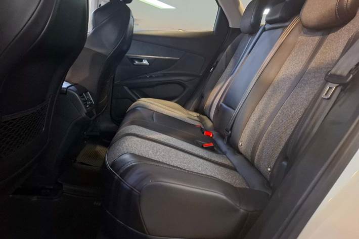 Hvid Peugeot 3008 fra 2021