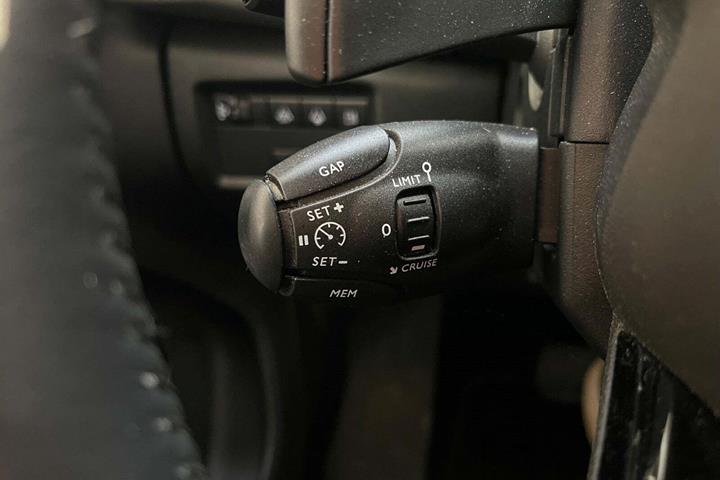 Grå Citroën C5 Aircross fra 2021 set indefra