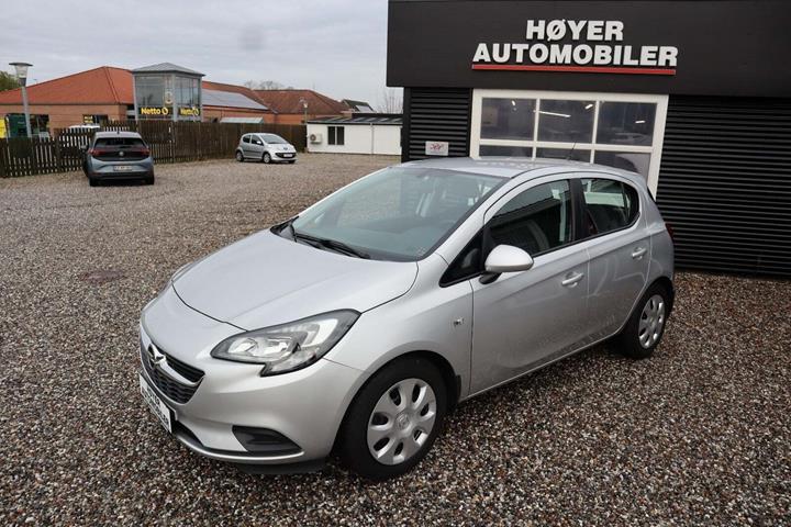 Sølv Opel Corsa fra 2016 set udefra