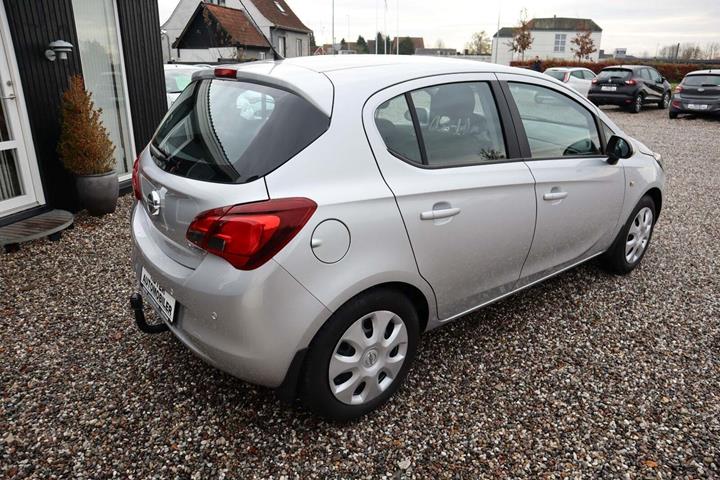 Sølv Opel Corsa fra 2016
