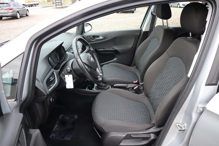 Sølv Opel Corsa fra 2016