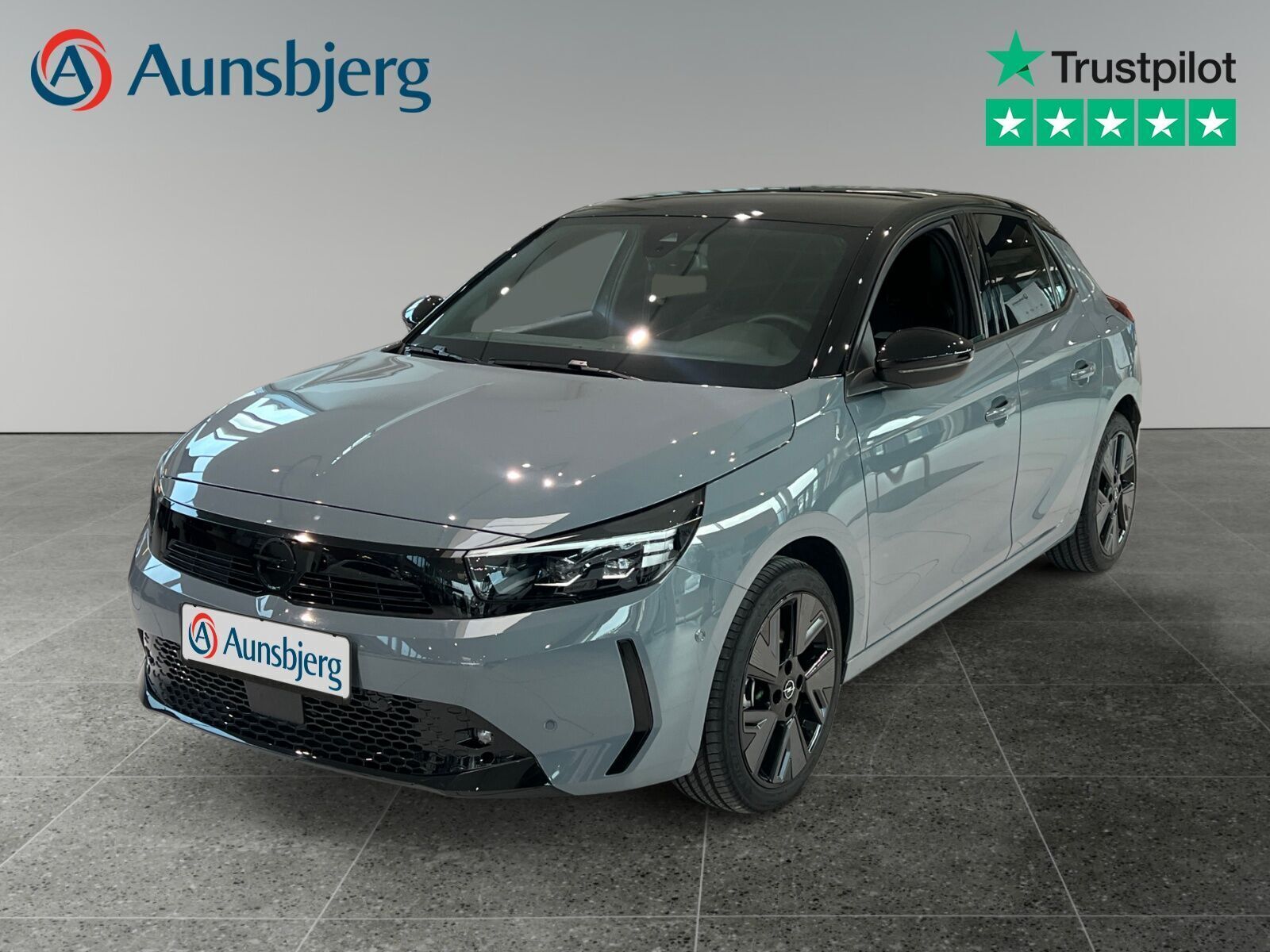 Grå Opel Corsa-e fra 2024 set udefra