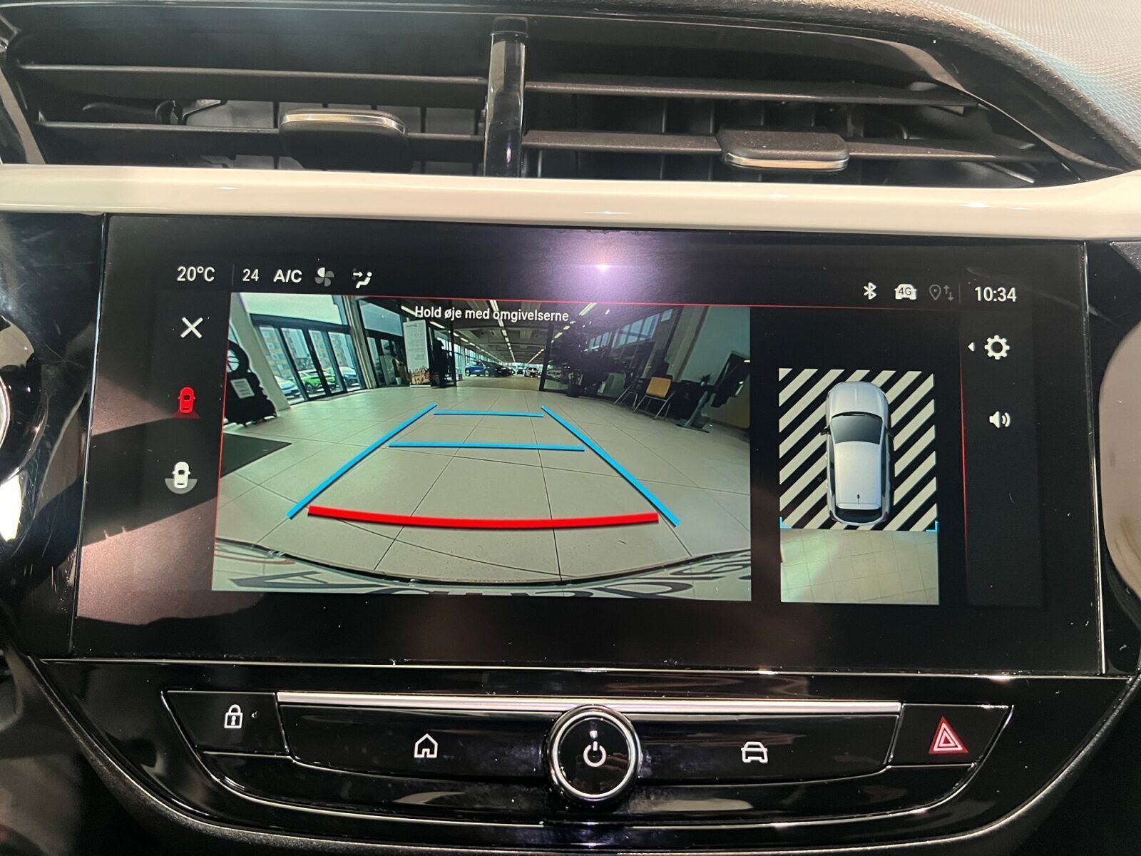 Grå Opel Corsa-e fra 2024