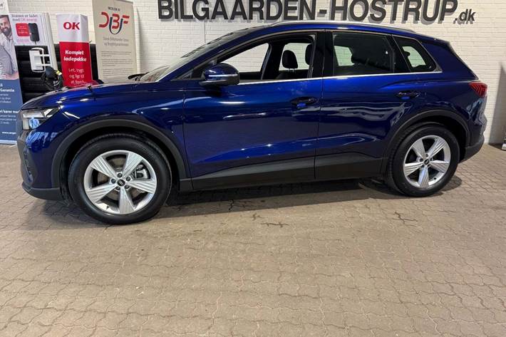 Blå Audi Q4 e-tron fra 2025
