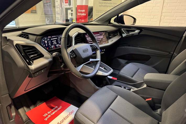 Blå Audi Q4 e-tron fra 2025