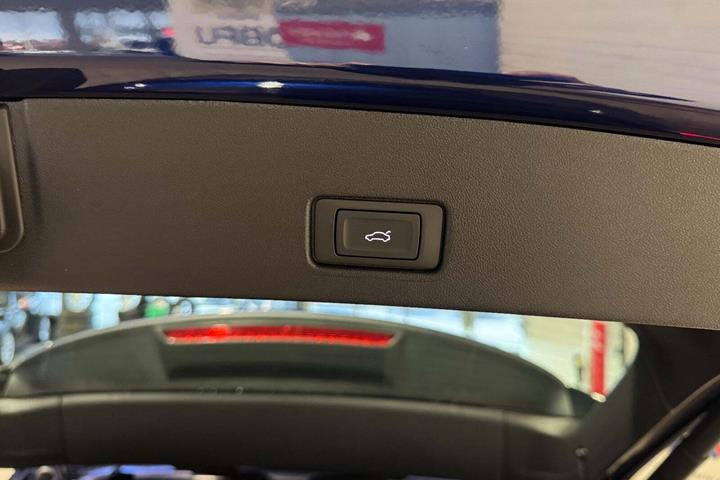 Blå Audi Q4 e-tron fra 2025