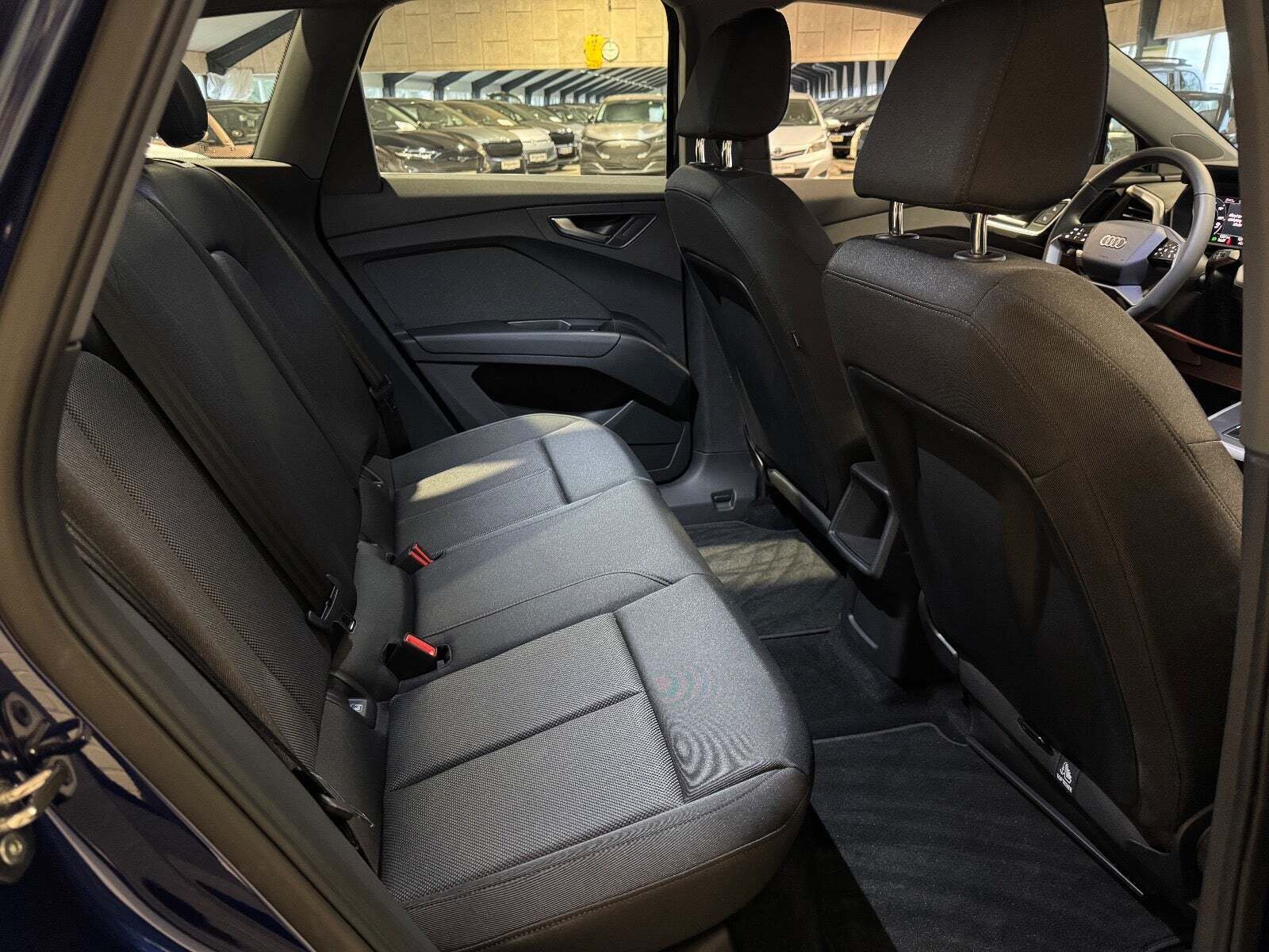 Blå Audi Q4 e-tron fra 2025