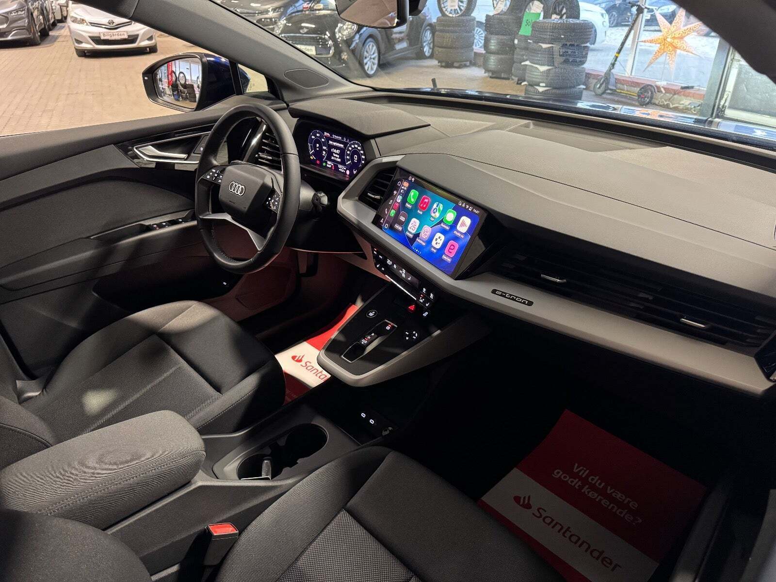 Blå Audi Q4 e-tron fra 2025