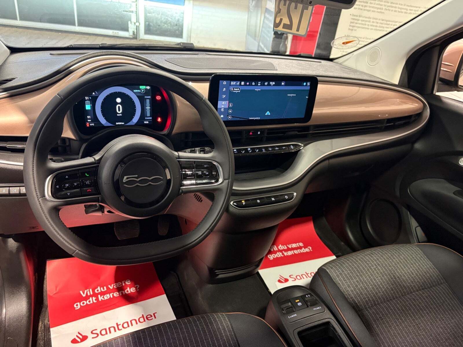 Rød Fiat 500e fra 2022