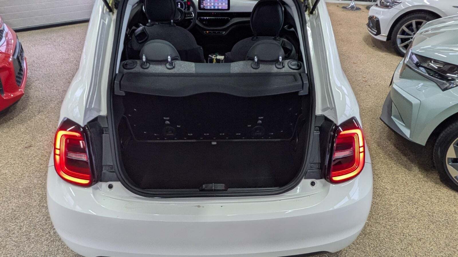 Hvid Fiat 500e fra 2022