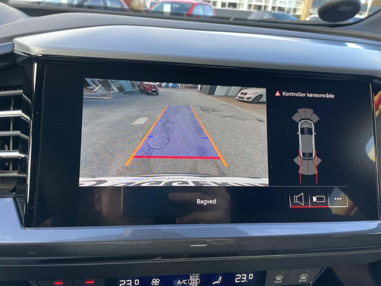 Grå Audi Q4 e-tron fra 2021