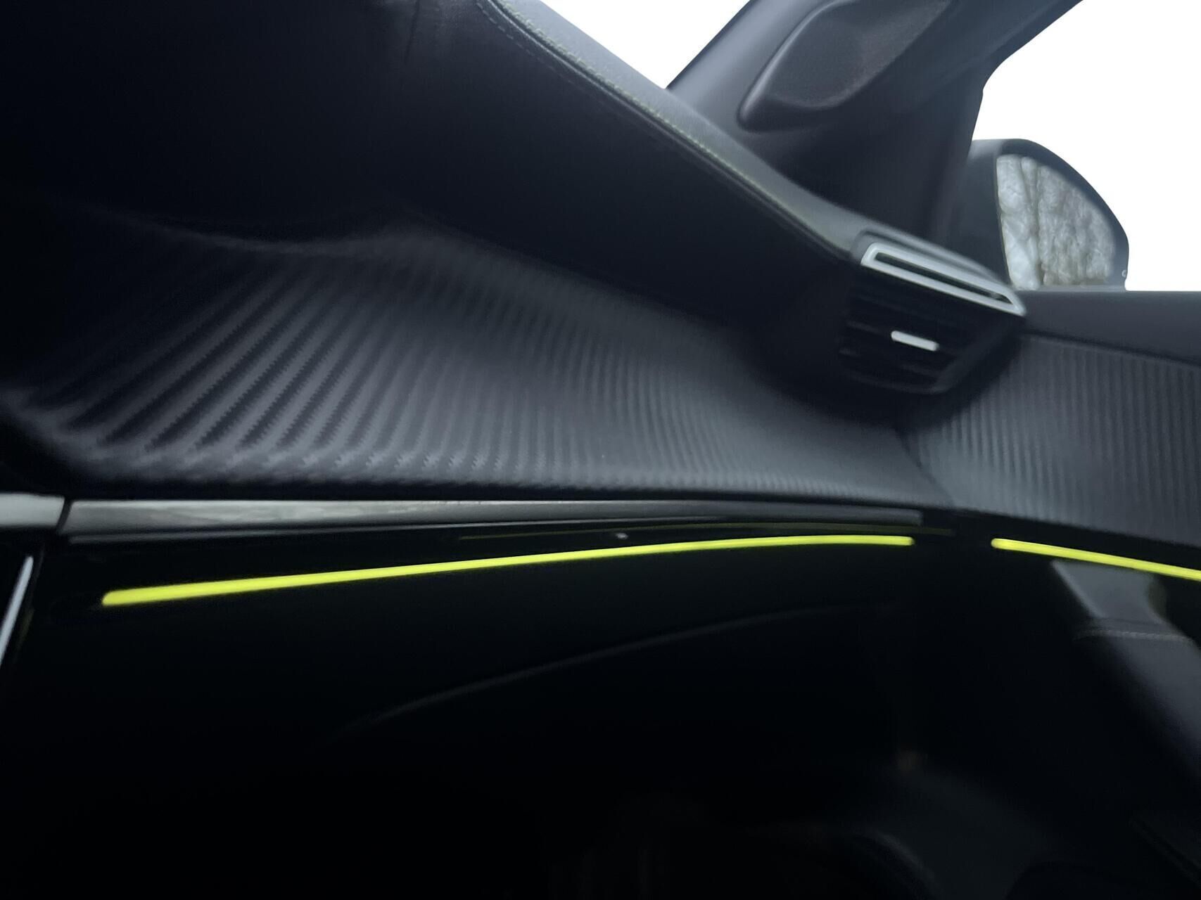 Grå Peugeot e-2008 fra 2025