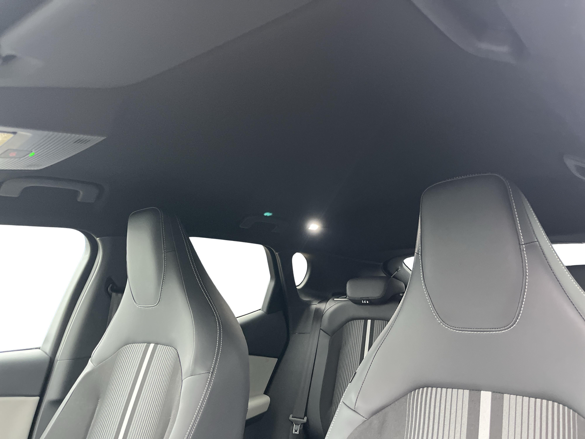 Sort Ford Capri fra 2025