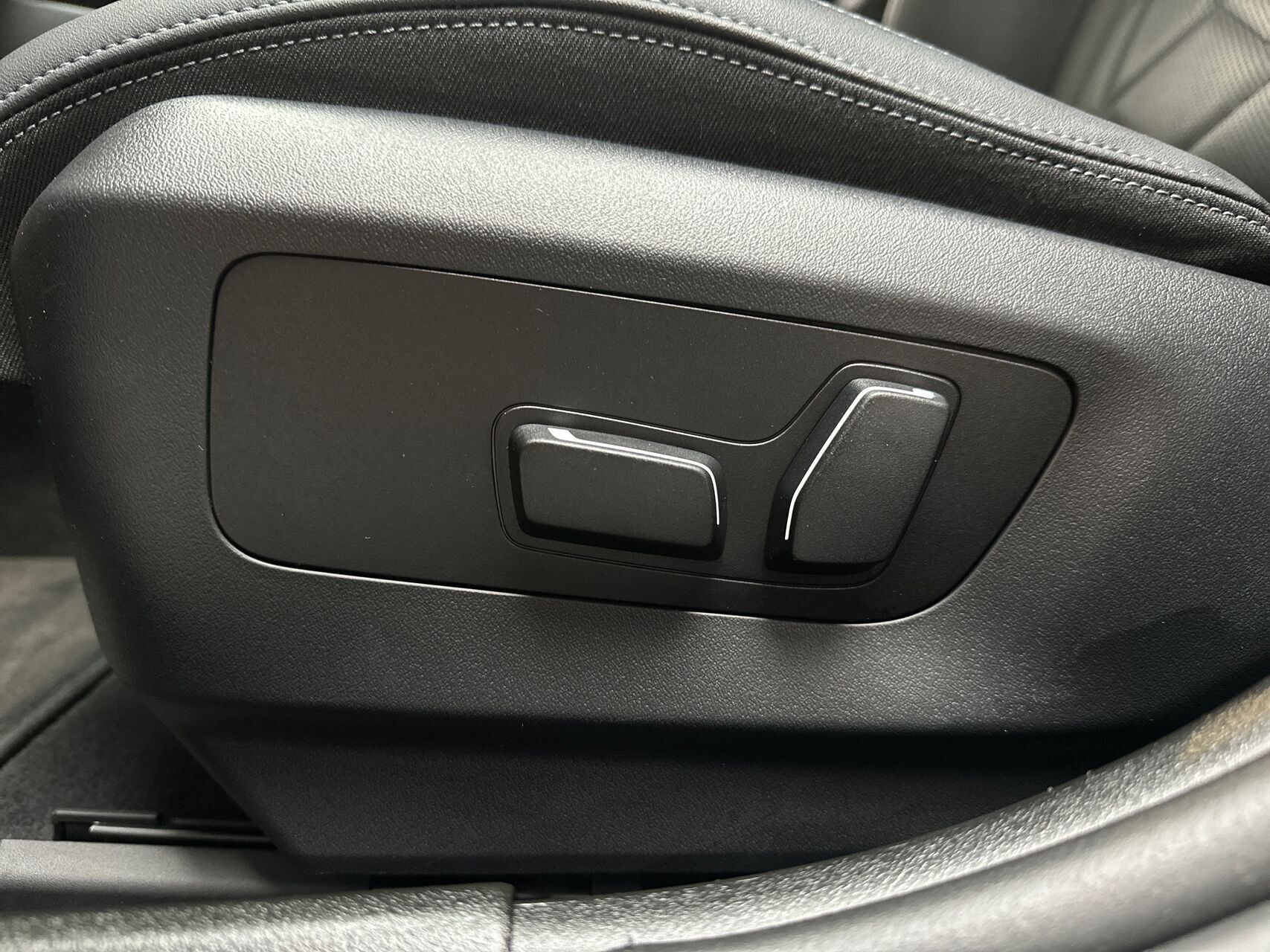 Grå BMW i5 fra 2024