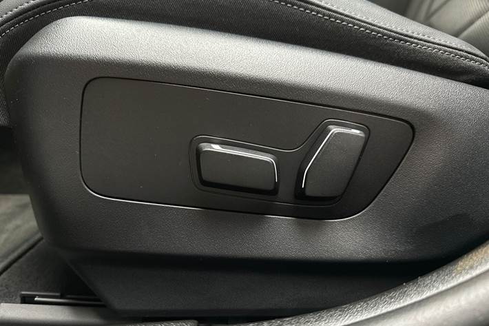 Grå BMW i5 fra 2024