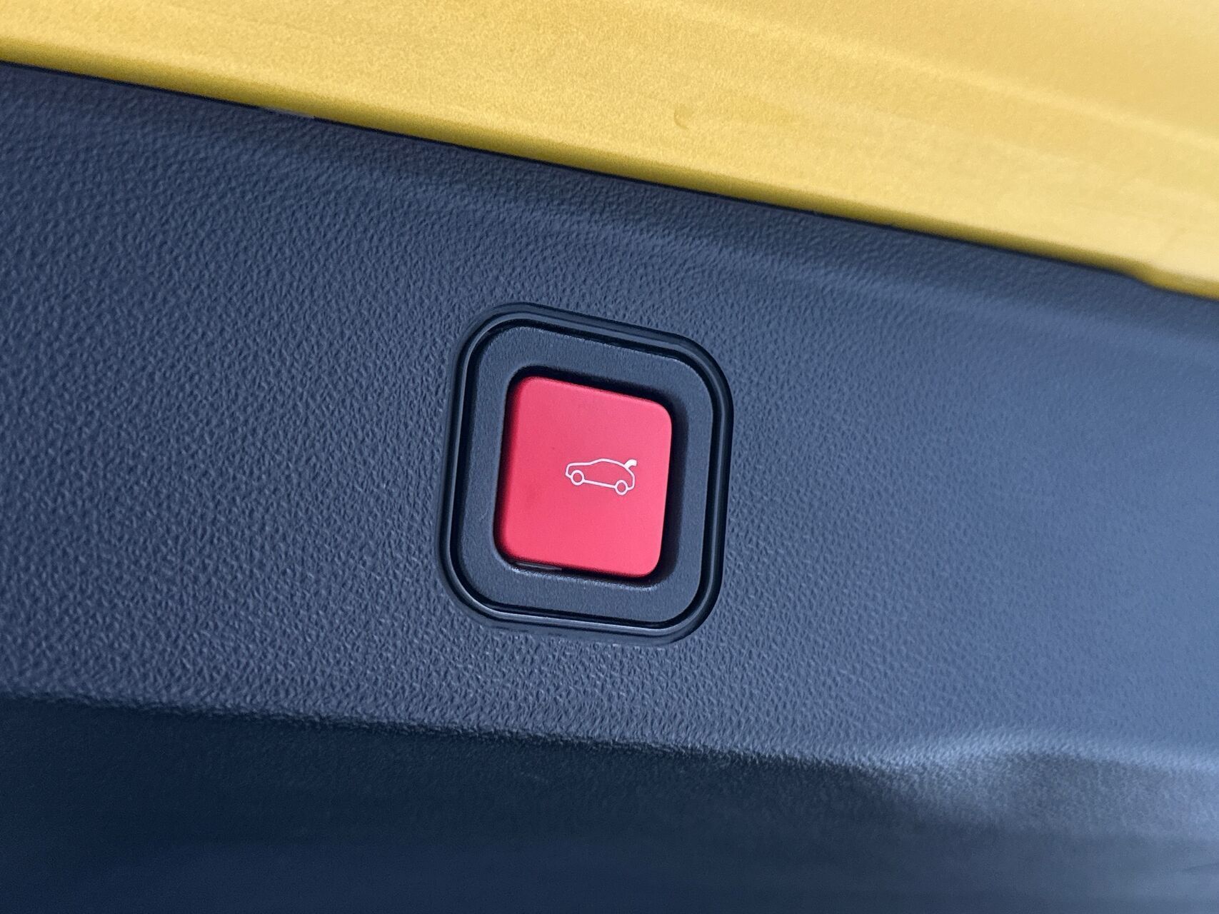 Gul Jeep Avenger fra 2023