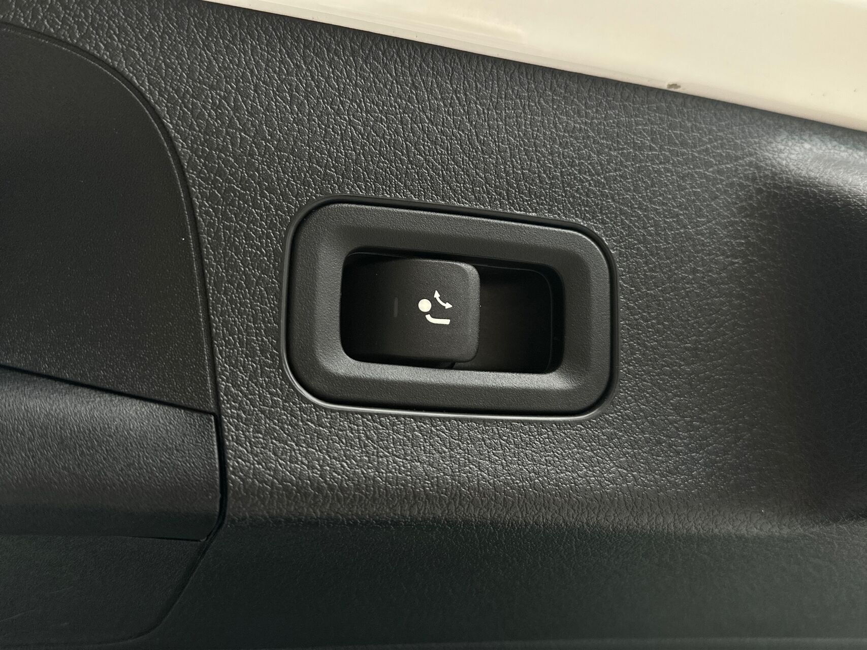 Hvid Mercedes CLA250 e fra 2021